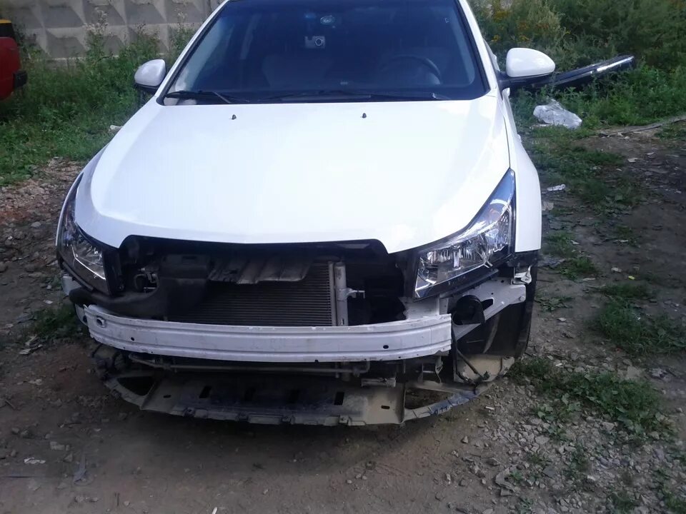 Шевроле круз без бампера. Chevrolet cruze без переднего бампера. шевроле круз 2013 без переднего бампера. черный шевроле круз без бампера. задний вид шевроле круз 2010 без бампера.