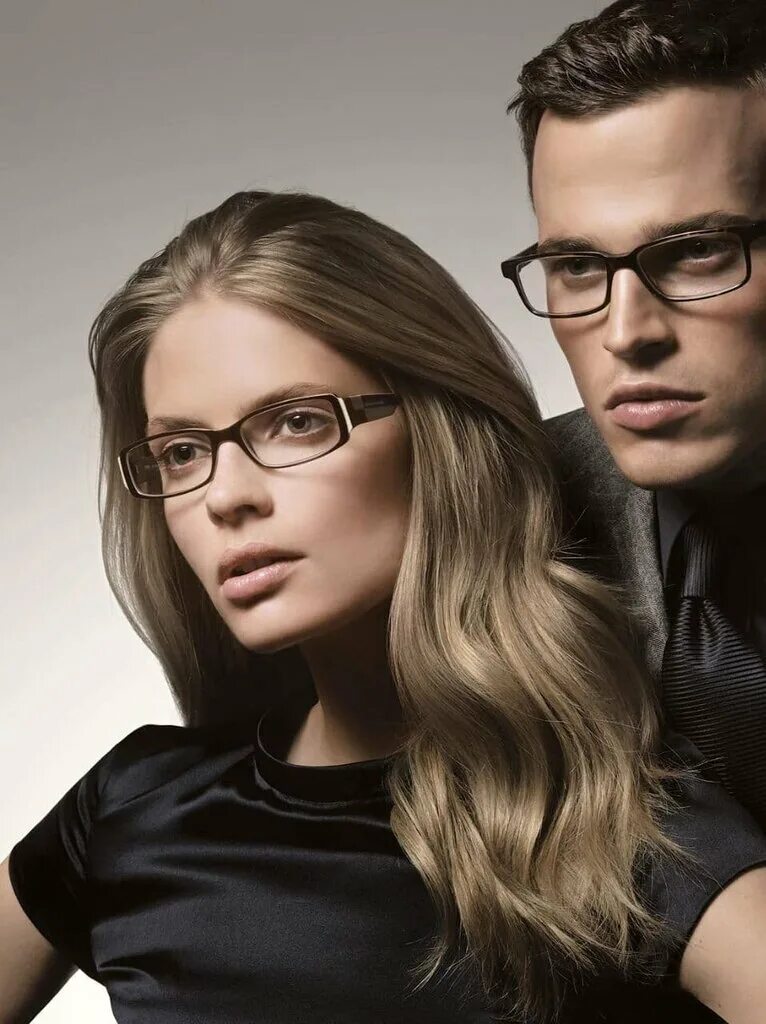 Оптика для всей семьи. Очки реклама. Реклама очков для зрения. Мужские и женские очки для зрения. Солнцезащитные очки реклама.
