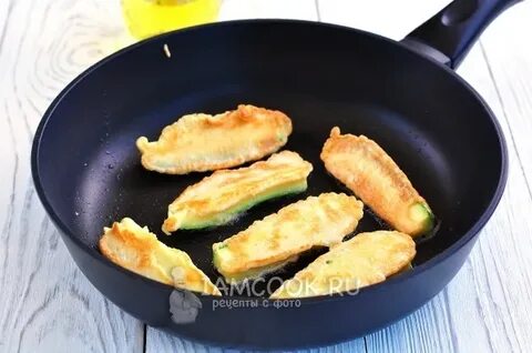 Кабачок жареный в кляре с майонезом