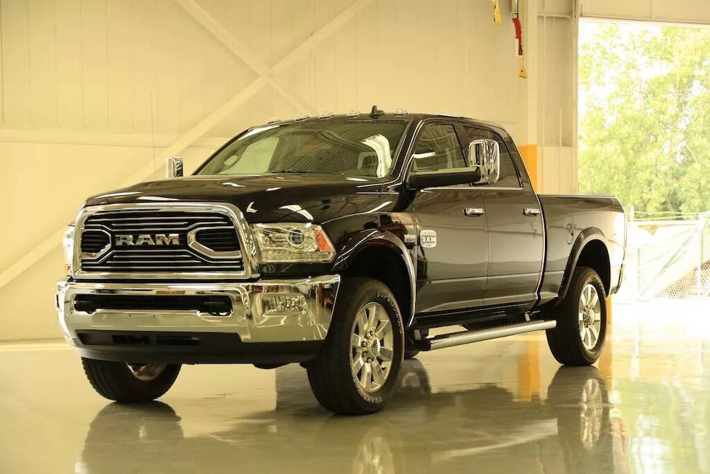 Додж 5 поколение. Dodge Ram 4x4 Limited. Додж рам 4 поколения. Dodge Ram 5 поколение. Ram 3500 Tuning.