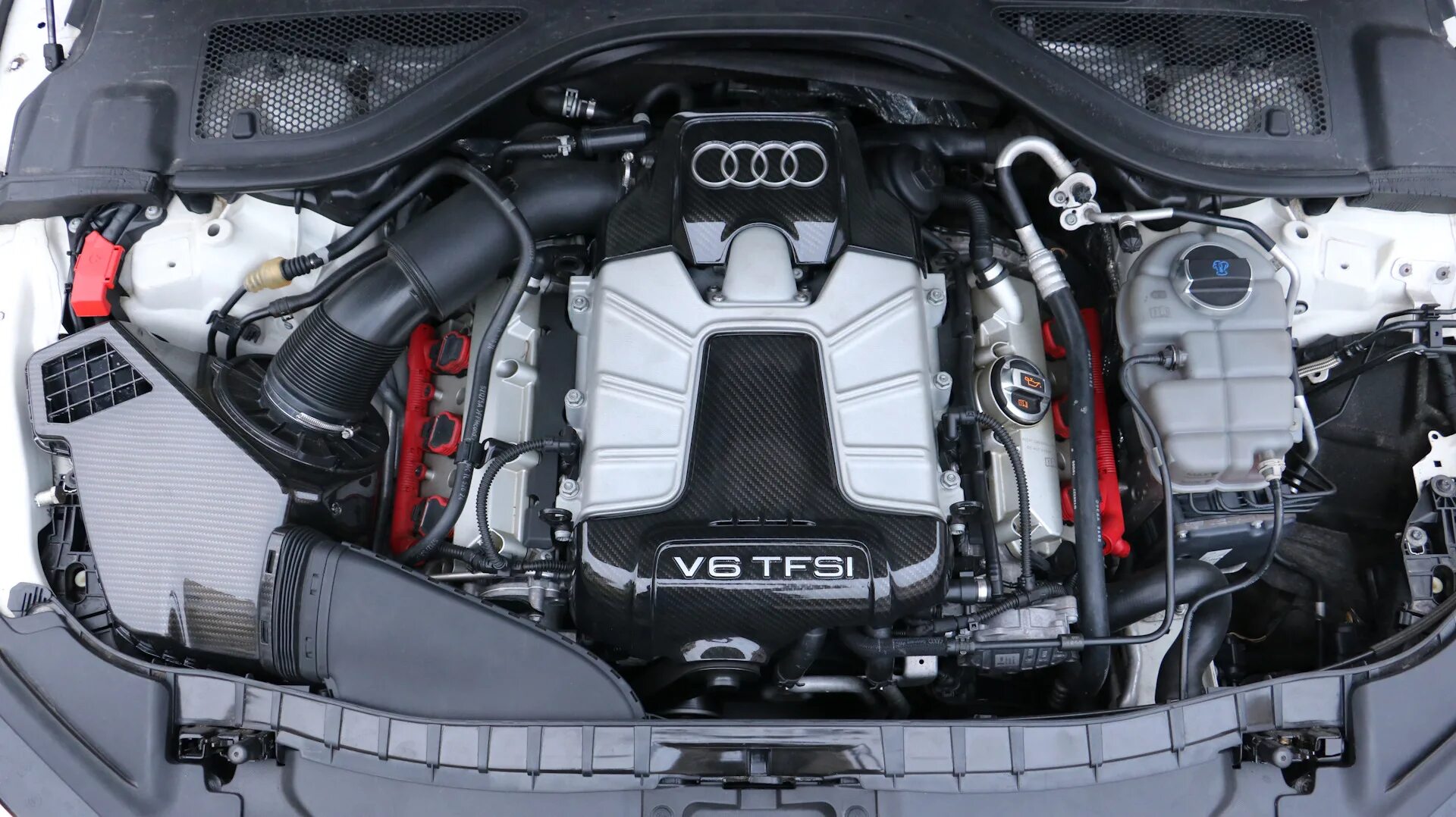 А7 1 2 двигатель. Мотор ауди рс 7. audi rs7 sportback двигатель. ауди а7 под капотом. двигатель ауди рс7.
