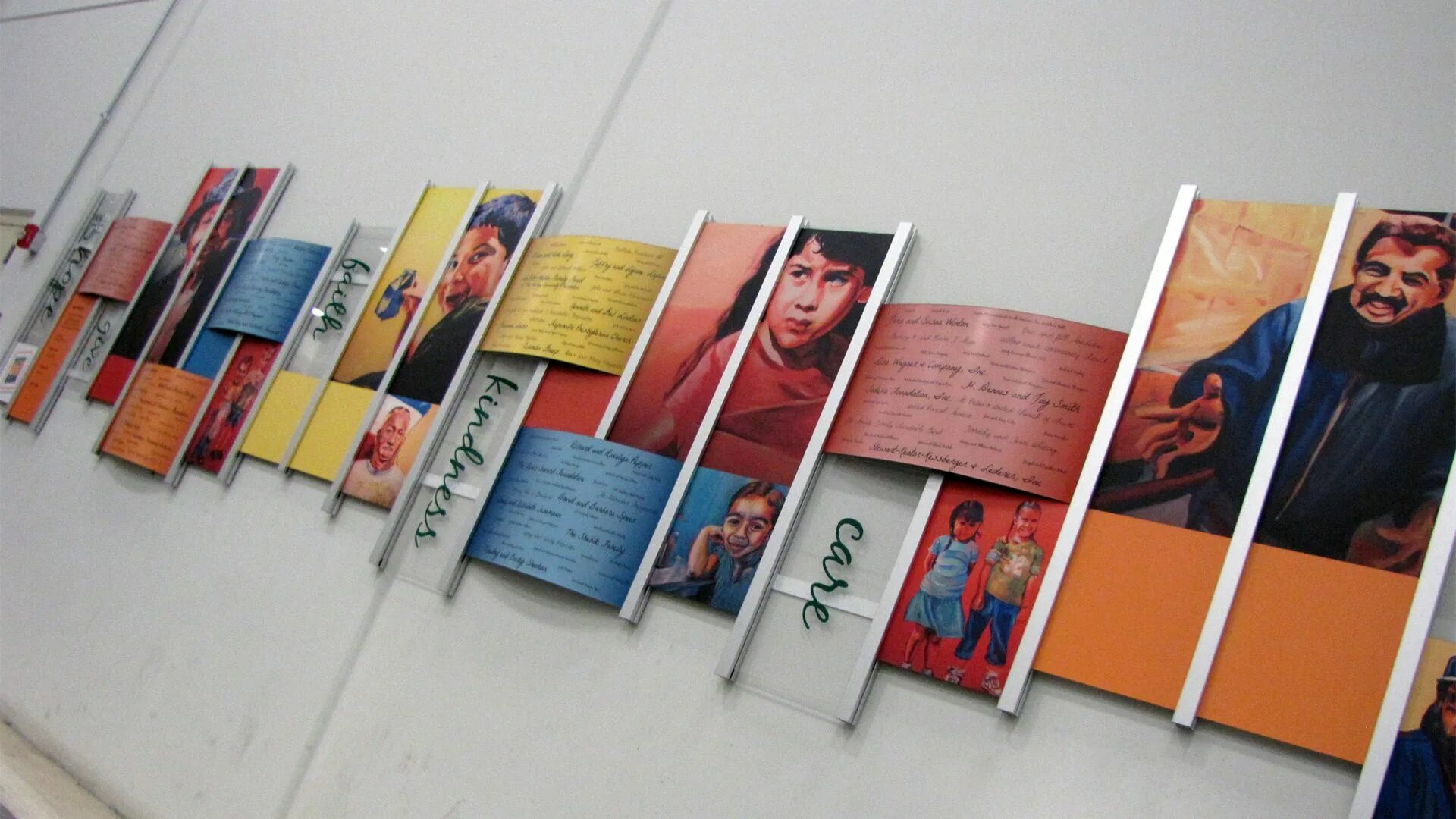 Non display. Нон дизайн примеры. arrestant recognition wall. recognition displays. non design.