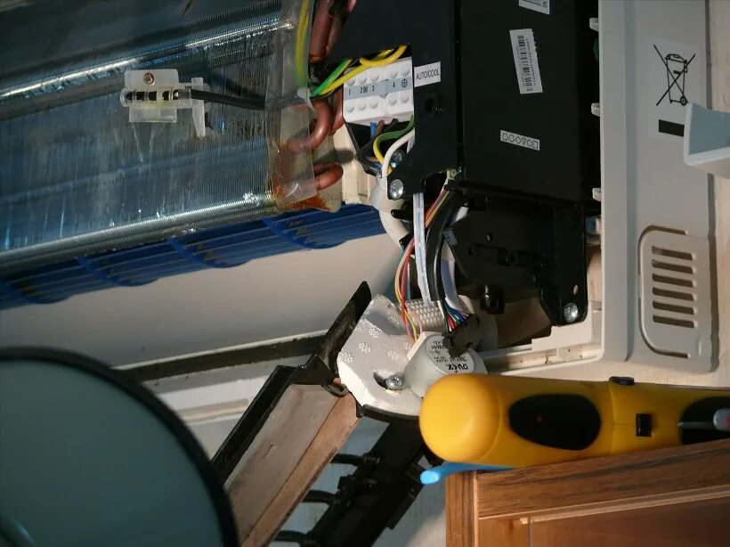 схема муфты компрессора автокондиционера. устройство автомобильного компрессора кондиционера схема. электрический компрессор кондиционера 12v. электропривод кондиционера. 4 шкив компрессора кондиционера.