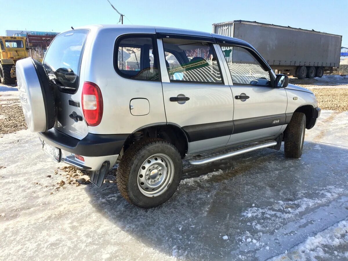 Купить б/у Chevrolet Niva I Рестайлинг 1.7 MT (80 л.с.) 4WD бензин механика в Са
