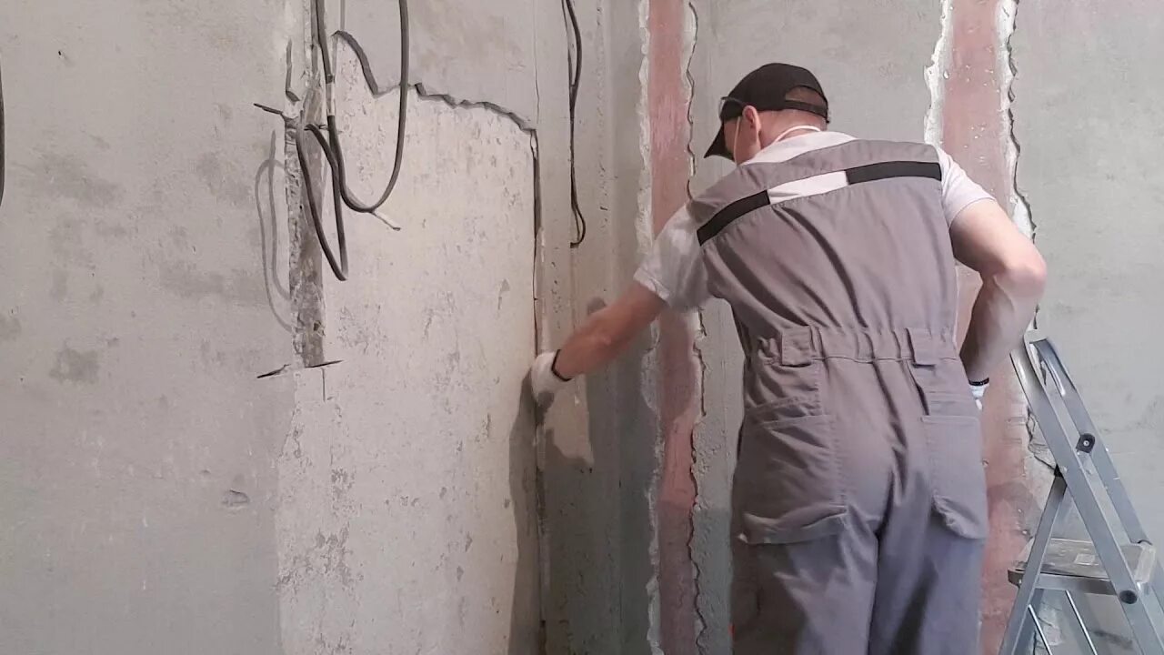 Как развести штукатурку для стен. Демонтаж цементной штукатурки. демонтаж штукатурки технология. демонтаж цпс штукатурки. гипсовая стена демонтаж.