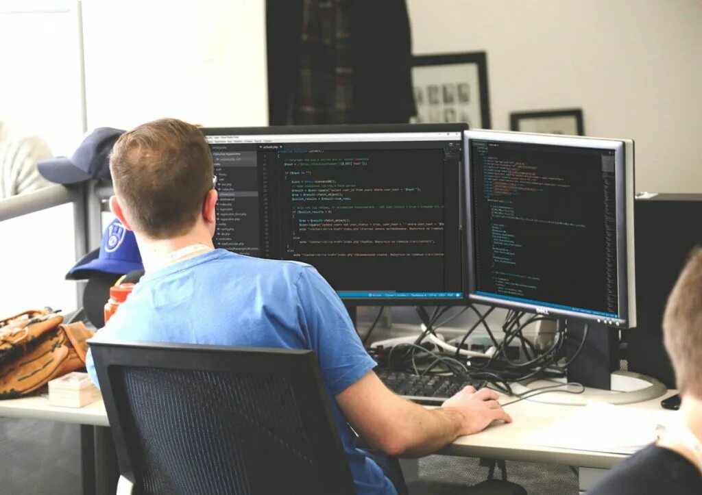 Где можно работать программистом