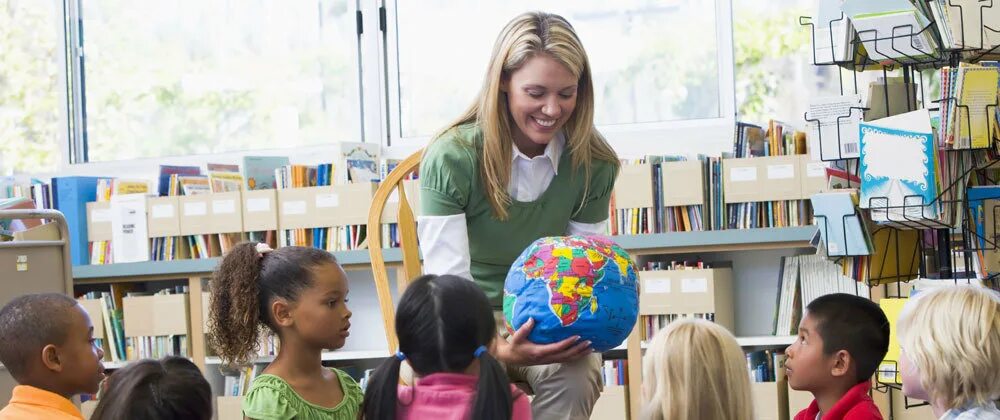 Speak illustration. The teacher is speaking. Speak illustration. How to teach speaking skills. Учитель радуется.