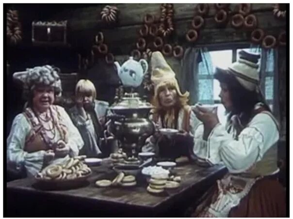 Борщ в столовке. Поджарка для борща. Про красную шапочку фильм 1977. Муха в борще. Испорченный борщ.