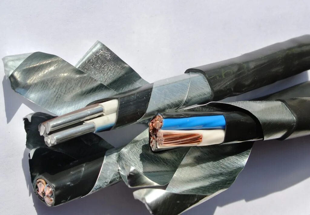 Кабель силовой бронированный. Кабель бронированный авббшв 4x70. кабель бронированный 10 кв для прокладки в земле. кабель алюминиевый в броне 4х25. кабель 4х6 алюминий.