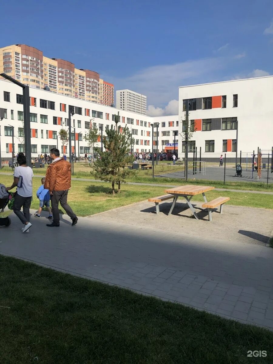 Бутово парк 2 школа в дрожжино. Бутовская средняя школа 2 д дрожжино. Школа 2 бутово дрожжино. Бутово парк 2 школа в дрожжино. Бутовская сош 1 боброво.