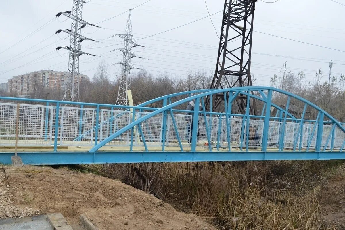 Мост через речку Нижний Новгород. Пешеходный мост Рыбница мост. Товарково пешеходный мост через реку. Пешеходные мост через реку Чернава.