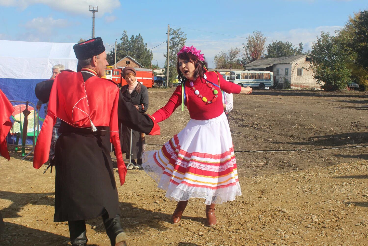 традиции народов краснодарского края. казачья станица атамань на кубани. традиции кубанского казачества кубани. этностаница атамань. кубанские традиции.