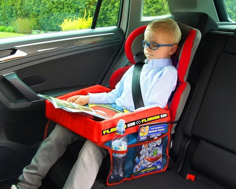 Столик в машину для ребенка. Детский столик для автокресла. Столик для детского кресла в машину. Столик к автокреслу для ребенка.