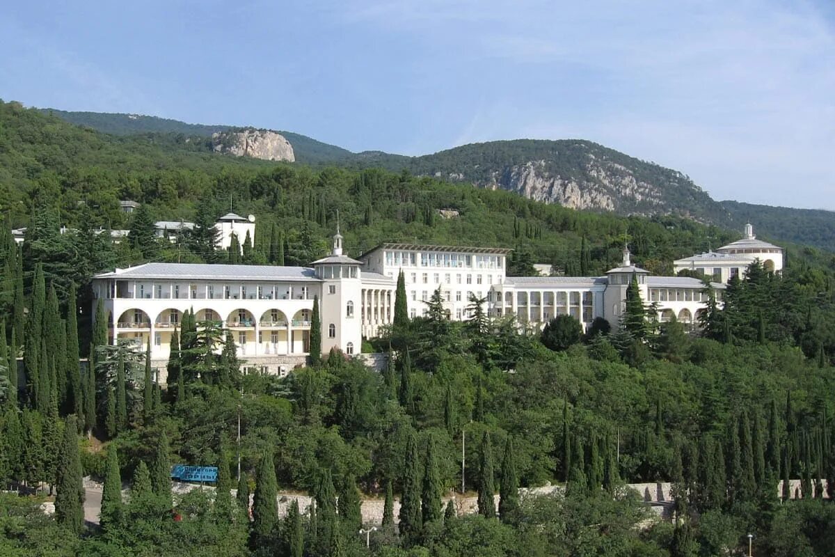 Санаторий горный Курпаты. Крым Ялта sanatoriy Uzbekistan. Санаторий Крымская здравница Ялта. Санаторий Курпаты Ялта.