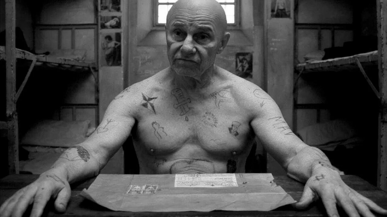 Скотт эдкинс британский психопат. Ваня бирюлевский положенец. Дмитрий бойко арестант. Уголовники в наколках. Тюремщик против тюремщика.