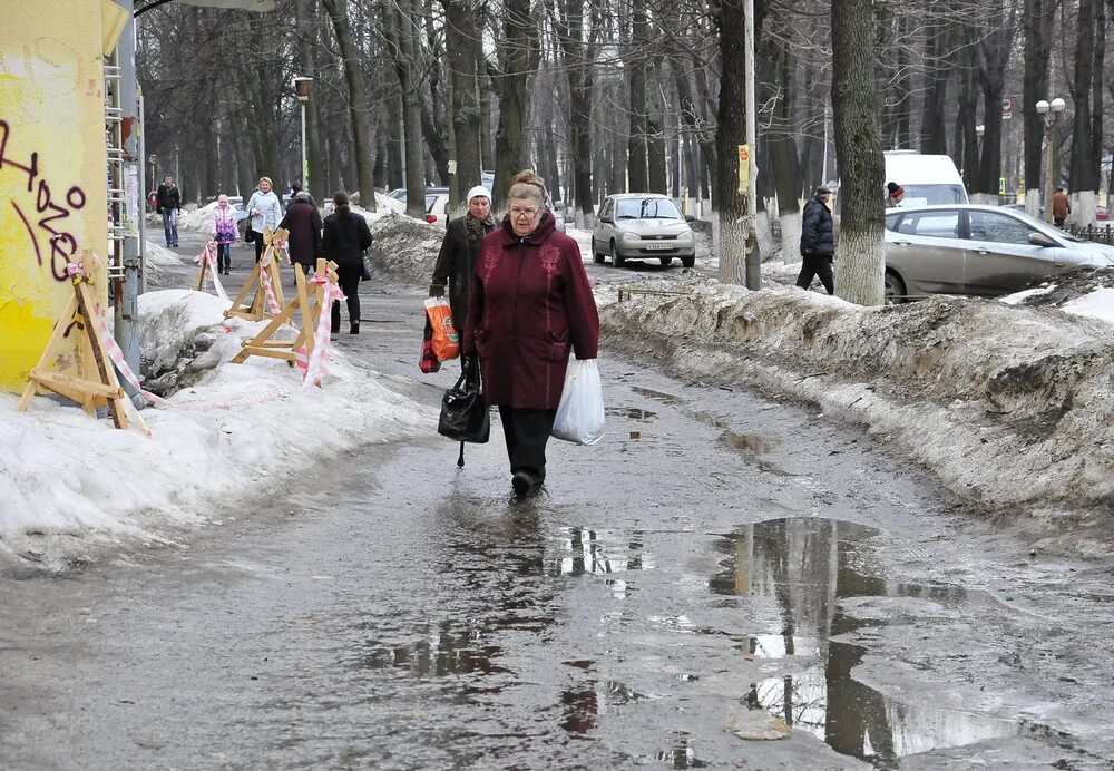 Погода в апреле в ярославле 2024. Грязный Ярославль. Ярославль грязь. Ярославль в апреле. Ярославль завалило снегом.