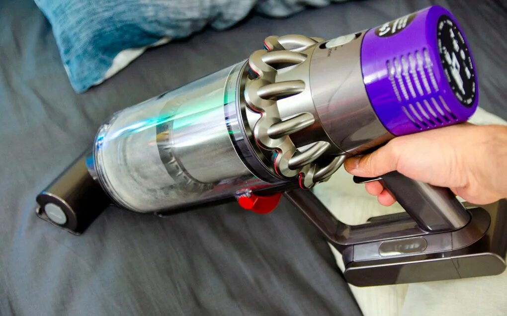 Разбор дайсон. Dyson Cyclone v10 absolute. Dyson Cyclone v10 Motorhead. Dyson v10 absolute насадки. Dyson Cyclone v8 габариты.