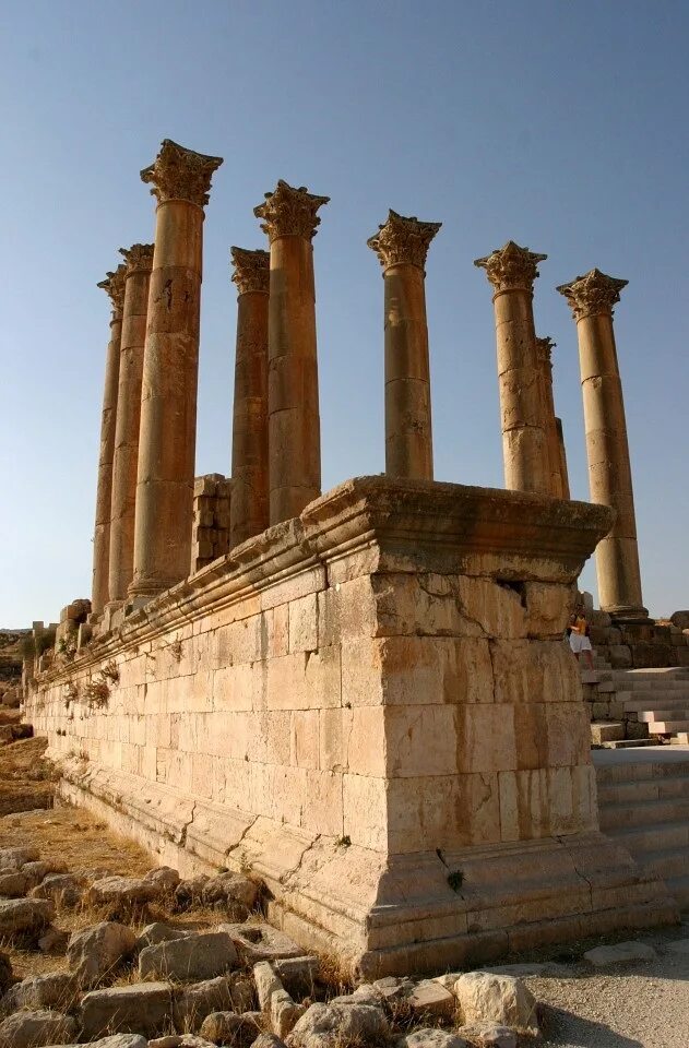 The temple of artemis. Храм Артемиды Эфесской храм. Храм Артемиды Эфесской Эфес сейчас. Город Эфес руины храма Артемиды. Храм Артемиды Эфесской (Эфес, 550 г. до н. э.),.