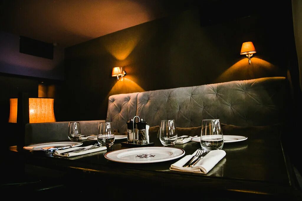 Стейк и устрицы белорусская. Стейк устрица москва ленинградский проспект. Стейк кафе интерьер. Москафе белорусская. Стейк устрица москва ленинградский проспект.