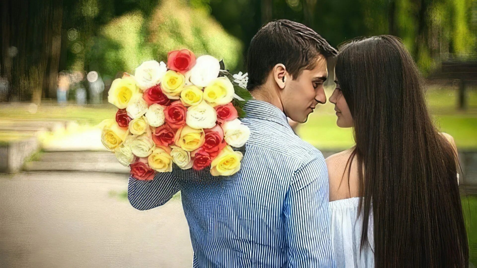 Букет цветов для женщины. Парень с букетом цветов. Пара с букетом цветов. Букет для мужчины. Парень дарит девушке цветы.