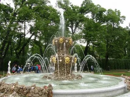 Фонтан в летнем саду петербурга