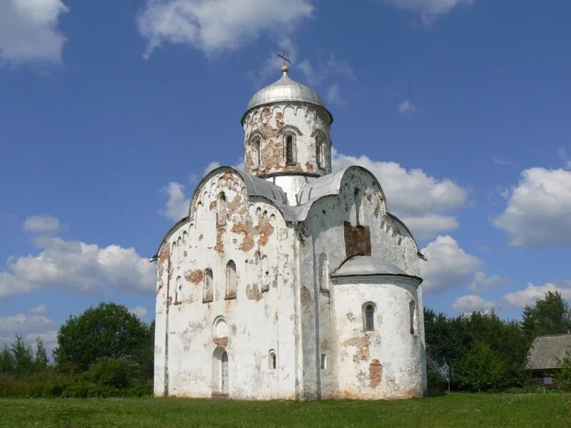 Зодчество 13 14 век. Церковь Николы на Липне Великий Новгород. Церковь Николы на Липне 1292. Церковь Николы на Липне близ Новгорода. 1292 Г.. Церковь Николы на Липне в Новгороде конец 13 века.