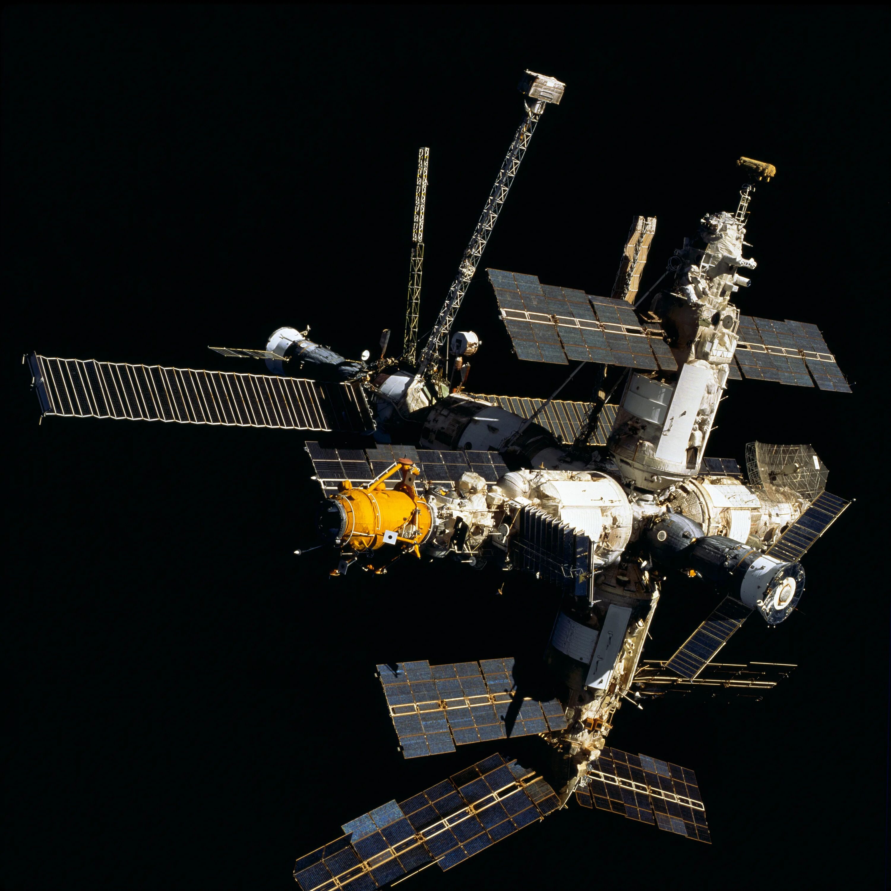 Мир-2 орбитальная станция. Станция мир 1986. Орбитальный комплекс мир. Вид космической станции мир. Станция мир 2