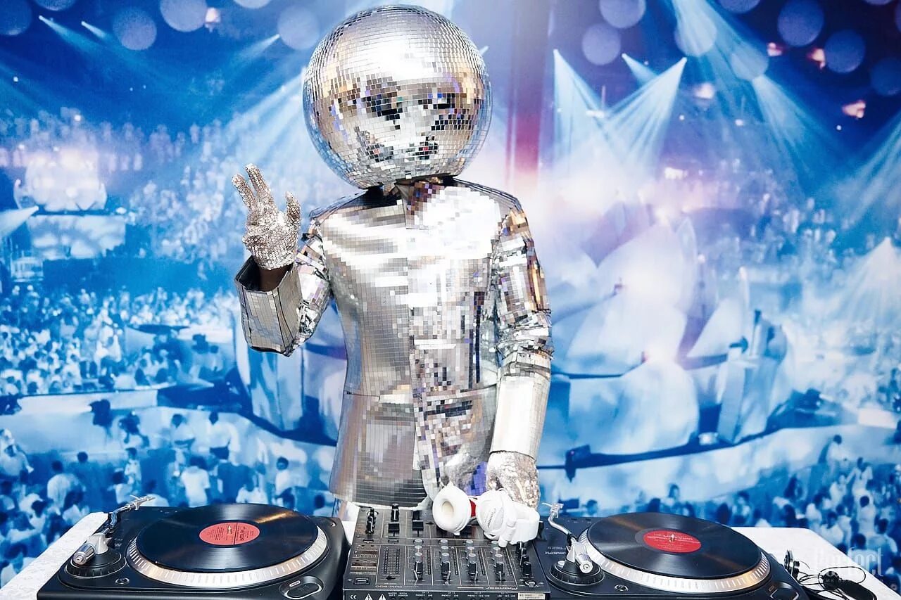 новогодняя улица. космическая елка. новый год будущее. сказказочный новый год. новый год салют.