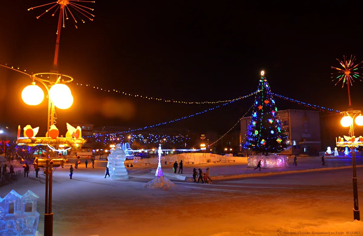 Зимний городок у драмтеатра комсомольск-на-амуре. Комсомольск-на-амуре-31 в/ч 52015. Городок на амуре. Городок на амуре. Городок на амуре.
