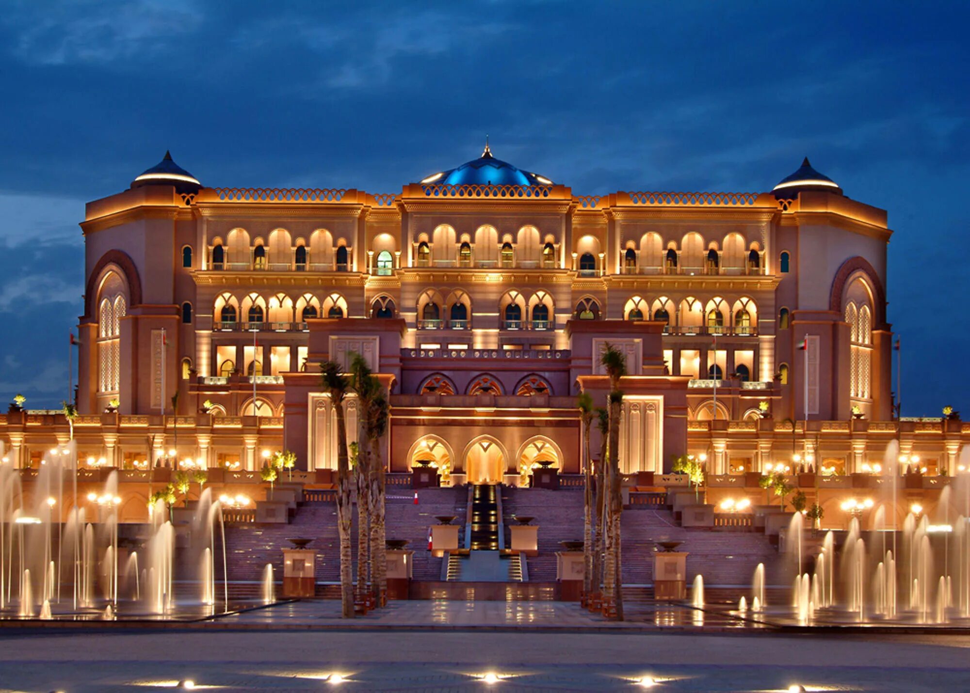 Эксклюзивный отель. Emirates Palace в Абу-Даби. Дворец Эмиратов (Emirates Palace), Абу-Даби. Абу Даби отель эмират Палас. Отель Эмирейтс Палас в Абу Даби.