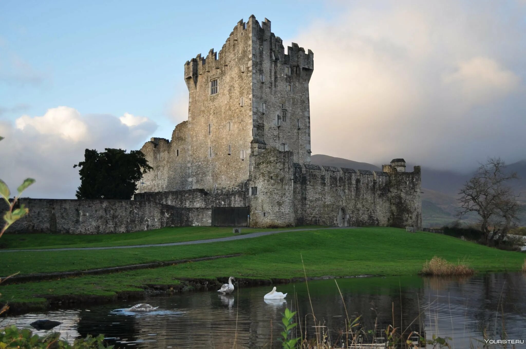 Ирландия дублин природа достопримечательности. Ireland question. Ирландия клифы мохер. Ирландия контур страны. Утесы в ирландии.