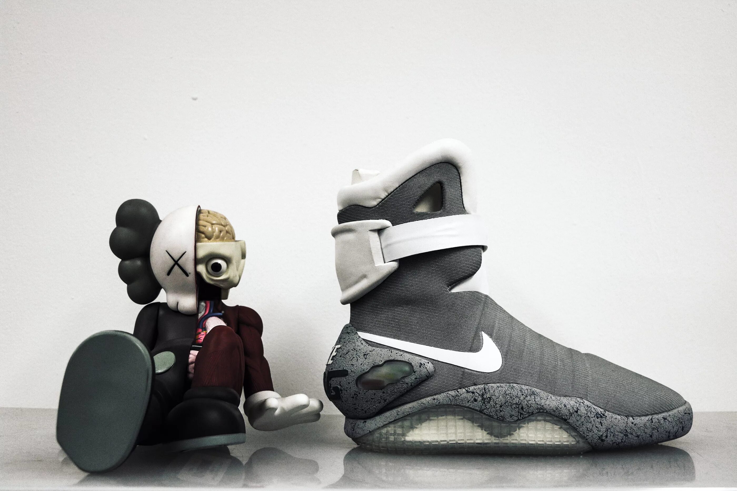 KAWS X Nike. Nike Air KAWS. Nike Jordan 4 KAWS. Nike 4 KAWS. Nike kaws 4