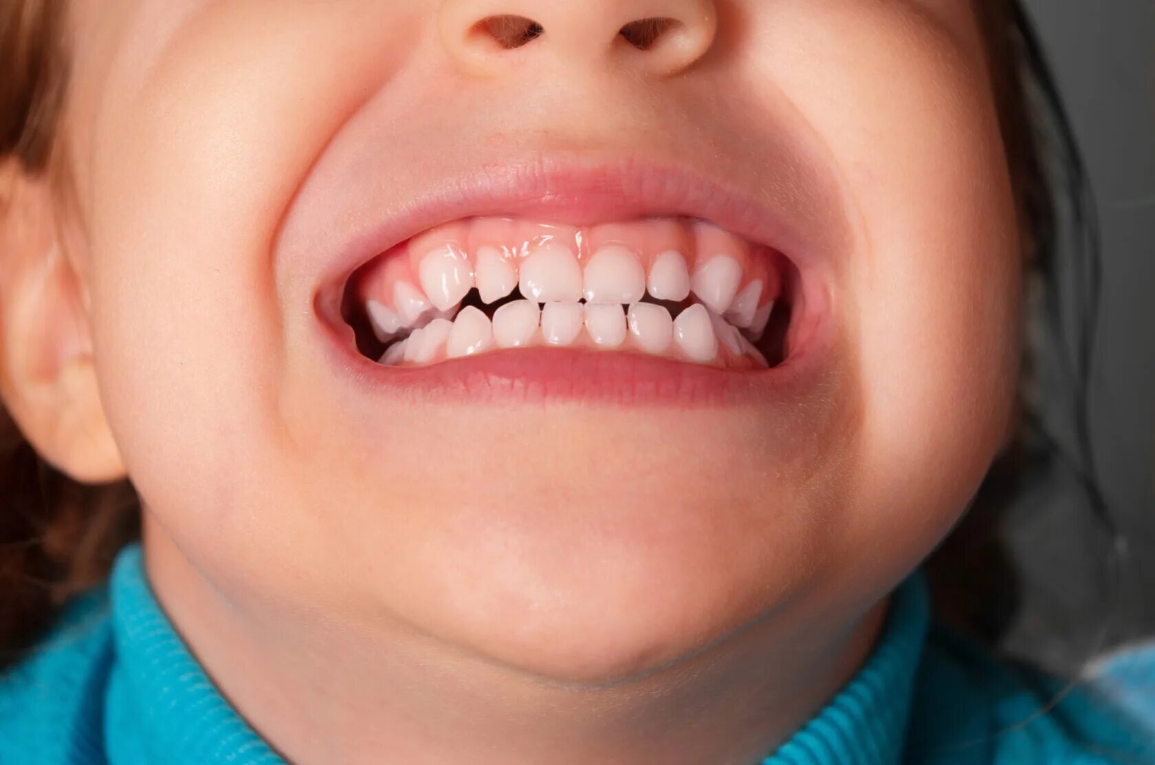 Ребенок год скрежет зубами. Молочные зубы у детей.