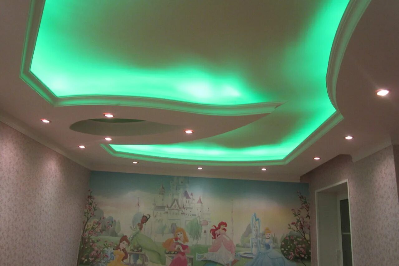 натяжные потолки пушкин. многоуровневый потолок. натяжные потолки империя потолков. двухуровневые потолки натяжные с подсветкой в зал. мир потолков пушкино.