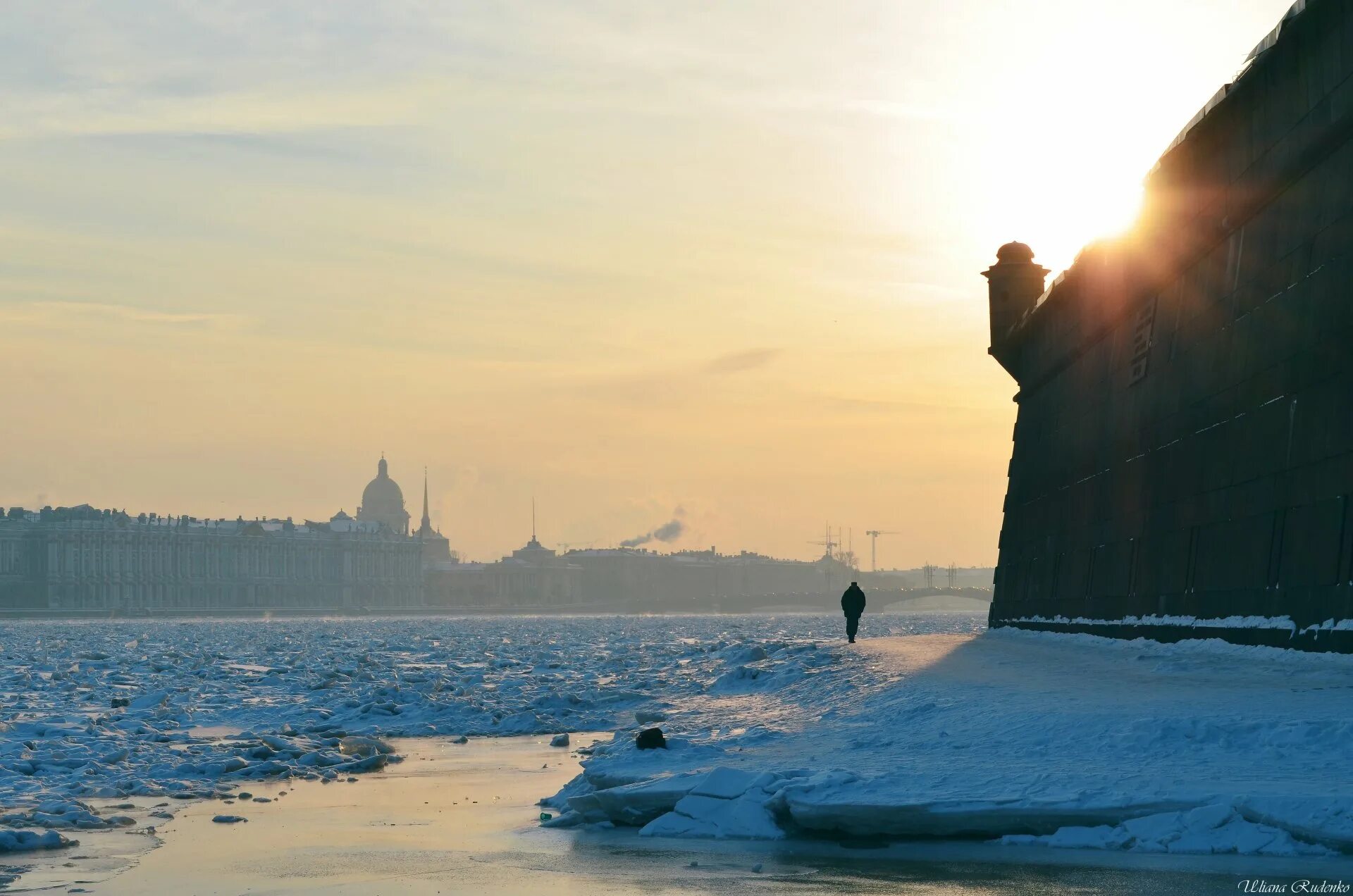 Когда придет тепло в спб. Петропавловская крепость Санкт-Петербург зима. Питер берег Невы Петропавловской крепости.