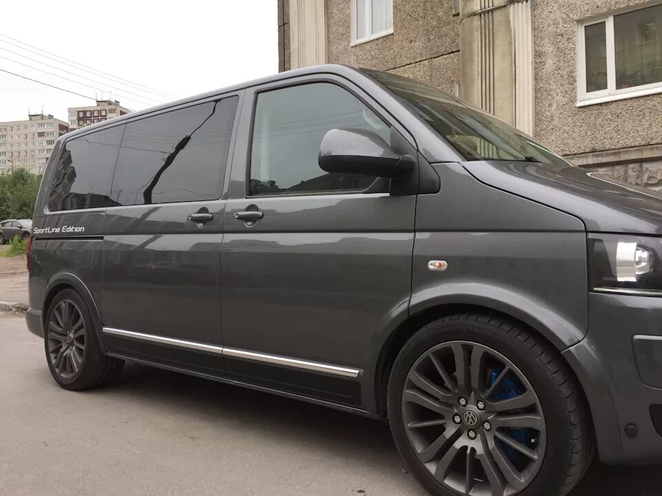 Multivan t5. Фольксваген т5 2007. Фольксваген т5 Мультиван. Volkswagen Multivan т5 серебристый. Фольксваген т5 gp