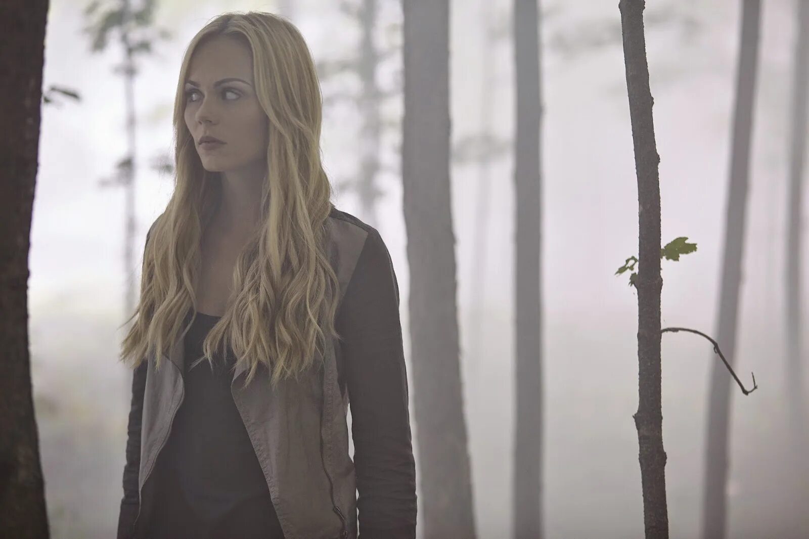 Грейстон холт 2022. Bitten 2. Грейстон холт. Лора вандервурт укушенная. Грейстон холт укушенная.