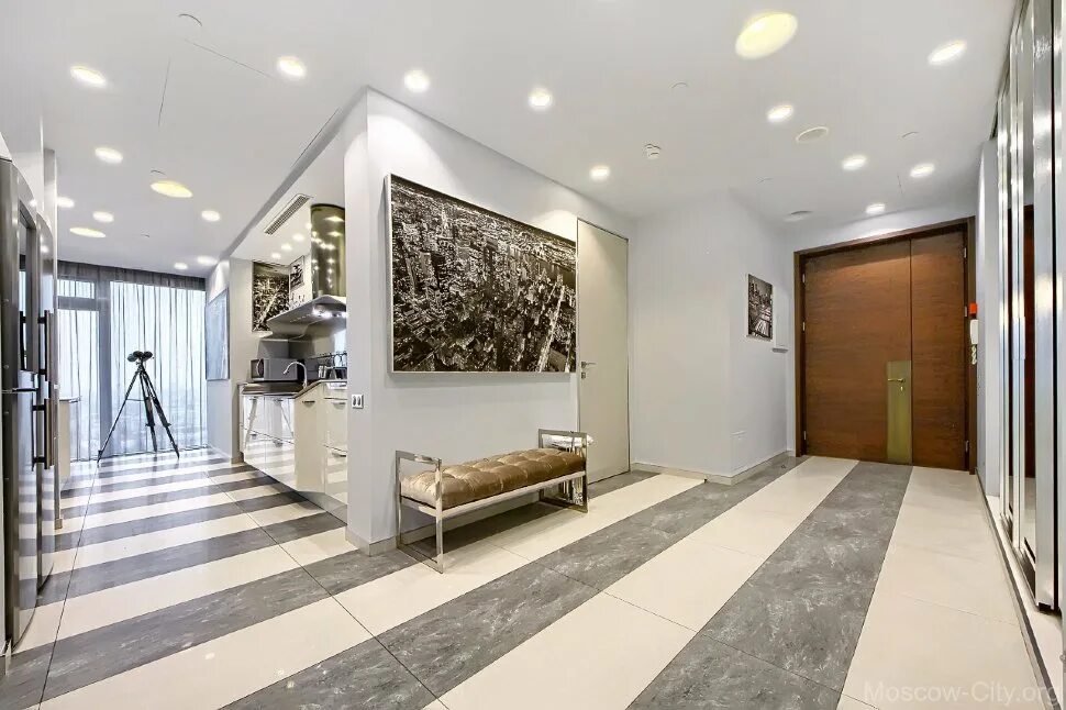 Скай апарт. Коридор в апарт отеле. sky apartments москва. апартаменты silver apart москва. valo апарт коридор на этаже.