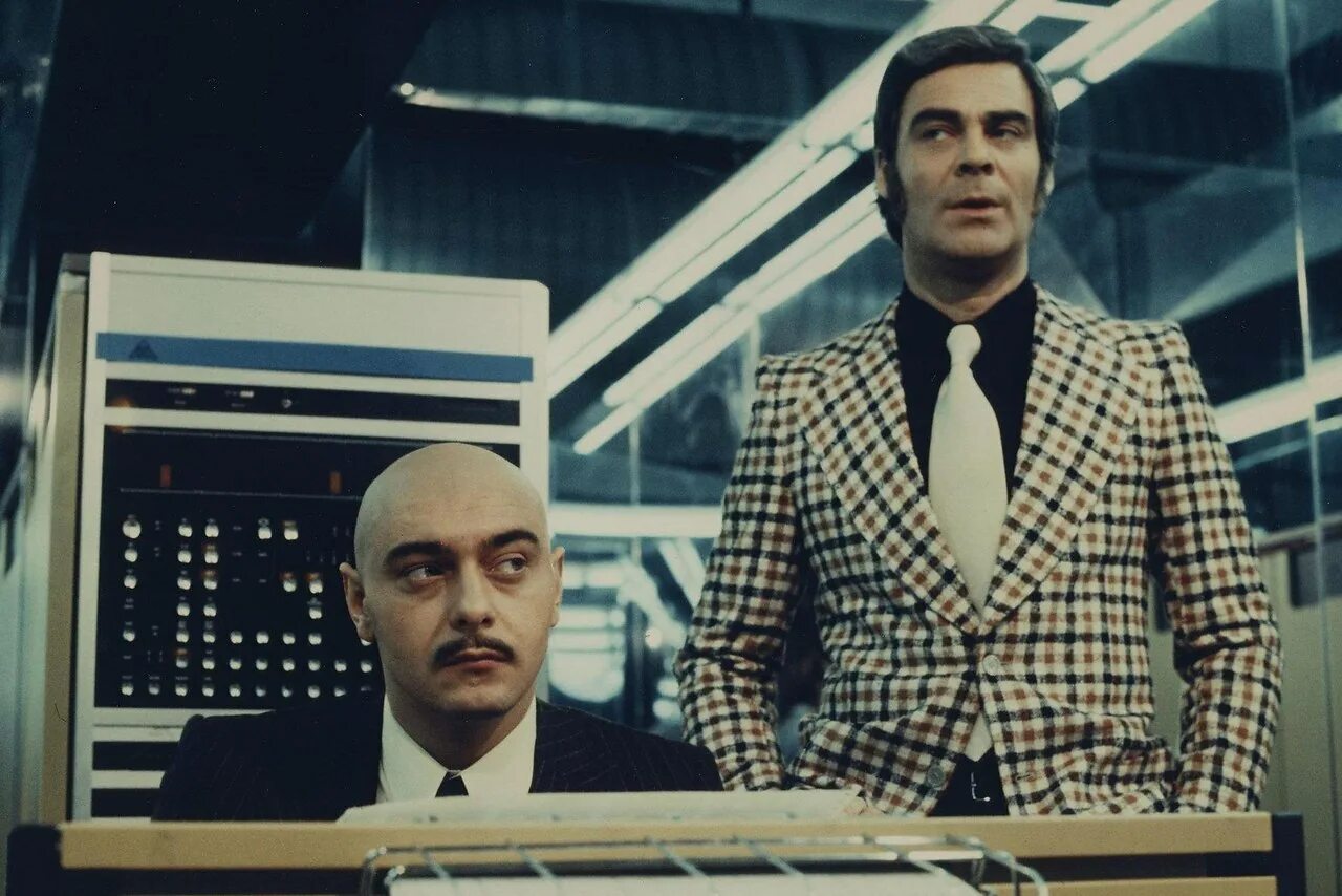 Искрящиеся провода в фильмах. Мир на проводе. Вольфганг шенк. Мир на проводе. Мир на проводе.