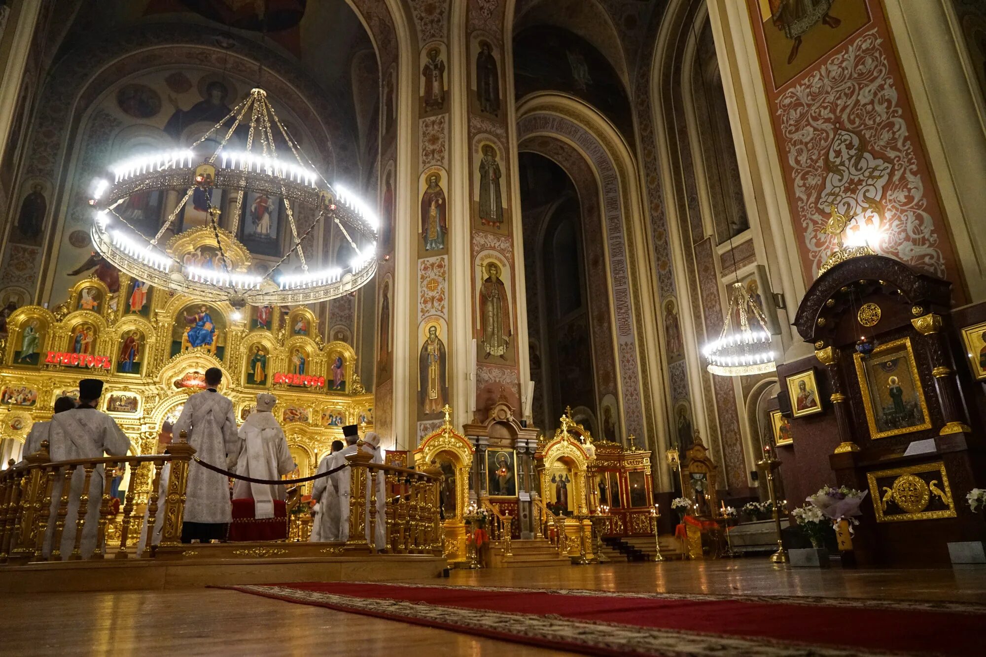 Собор в краснодаре свято-екатерининский собор. Храм екатерины краснодар. Свято екатерининском храме. Екатерининский собор (краснодар). Свято екатерининском храме.