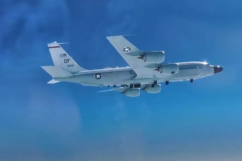 Разведчик нато. RC 135v самолет разведчик. RC-135 ВВС. Стратегический самолет-разведчик RC-135 ВВС США. РС 135 самолет разведчик.