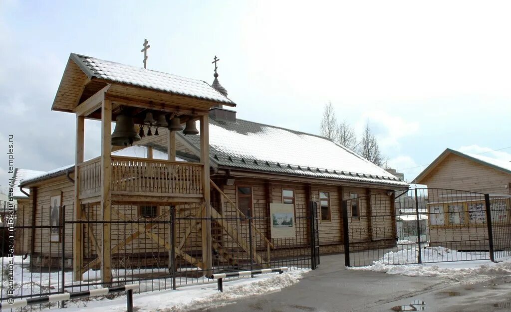 Храм преображения в беляево. Храм преображения беляево. Храм преподобного иосифа волоцкого в старом беляево. Деревянный храм иосифа волоцкого. Храм преображения господня в старом беляеве москва.