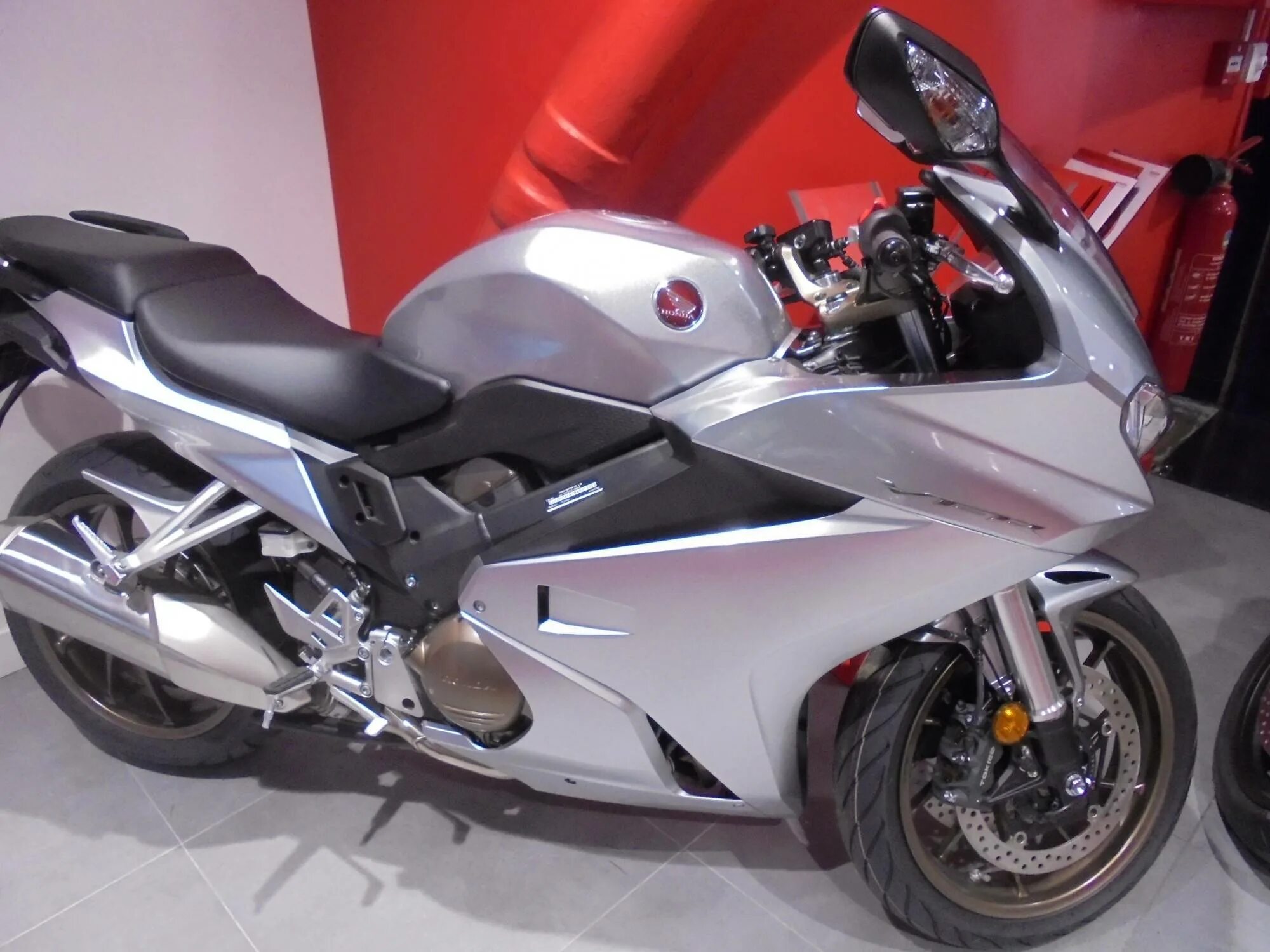 Honda vfr800f. Мотоцикл Honda VFR 800. Honda VFR 800 6 поколение. Honda VFR 800 2017. Мотоцикл honda 800