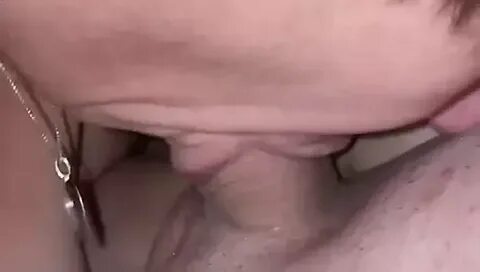 Alex отсасывает снова. 