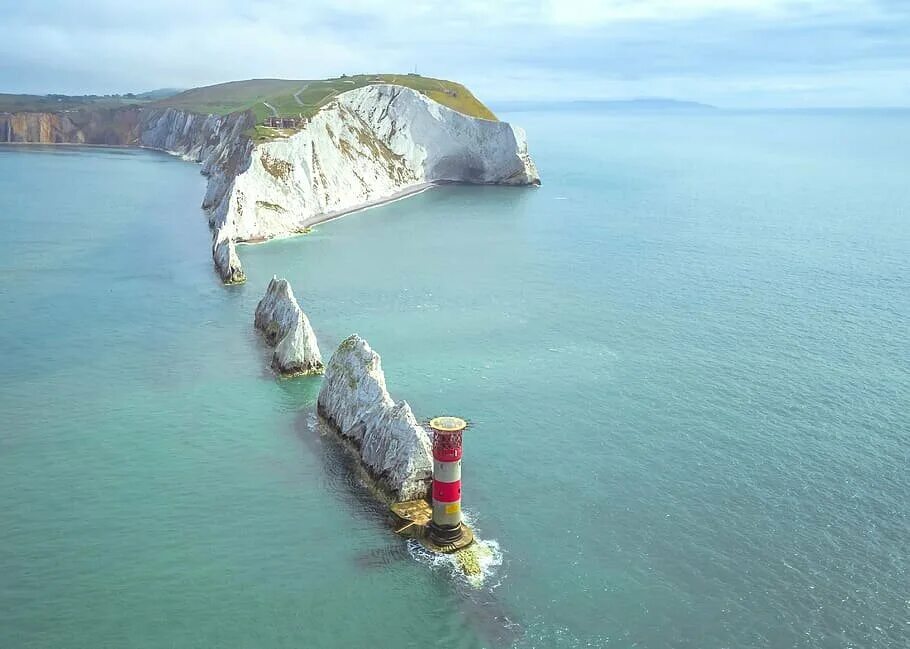 The isle of wight is considered. Остров уайт ла-манш. нидлс остров уайт. англия остров wight. эппли-тауэр райд, остров уайт.