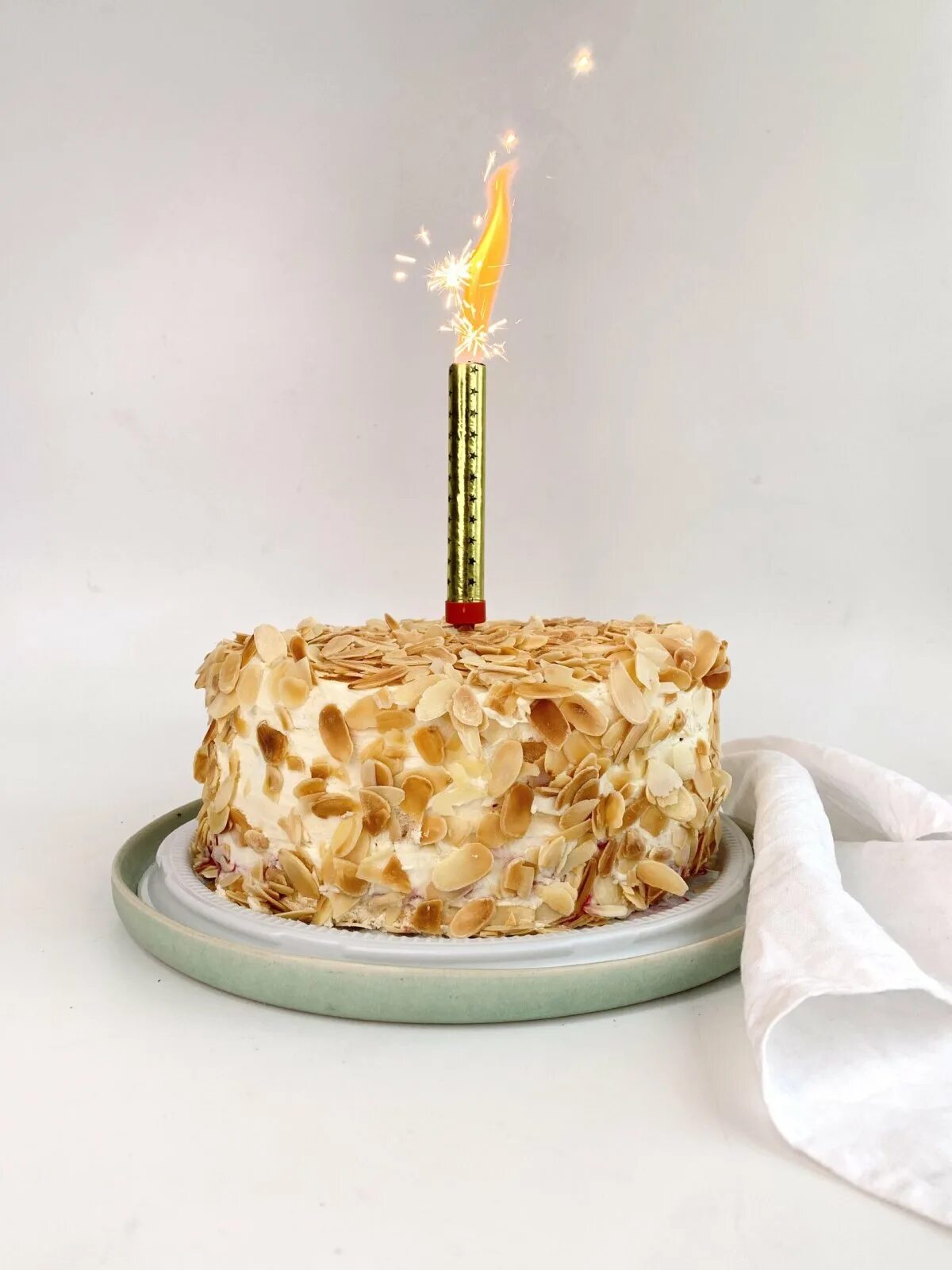 Корейские мини тортики в коробочке. Бентро торт. Квадратный бенто торт. Бенто торт на день рождения. Украшения бенто тортиков.