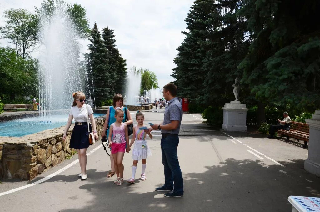 Волжский 2010 год. Волжский Волгоградская область день города. Население города Волжский. Фонтаны Волжского Волгоградской области.