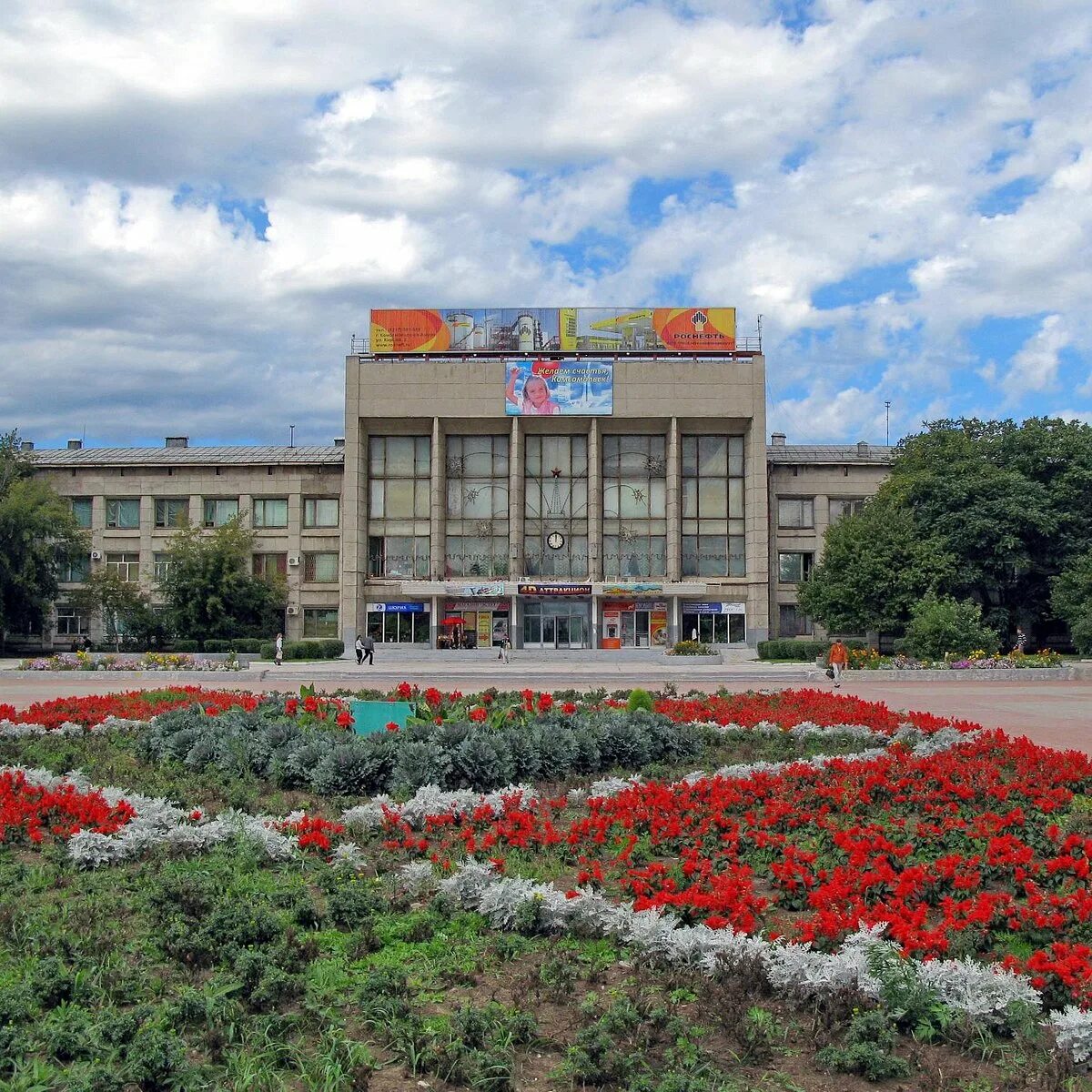 Краснодарский край комсомольск. Комсомольск на Амуре. Площадь Комсомольска на Амуре. Площадь юности Комсомольск-на-Амуре. Комсомольск Хабаровский край.