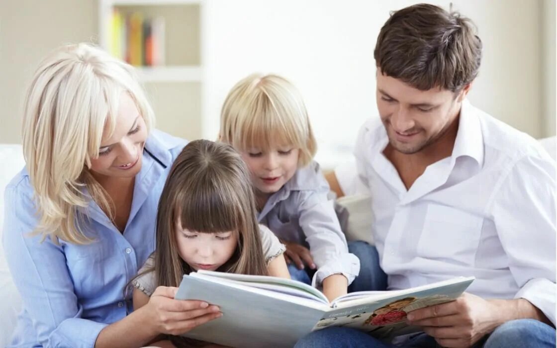 Семейное чтение. Семейное воспитание. Семейное воспитание ребенка. Семья воспитывает ребенка. Чтение вместе с детьми.
