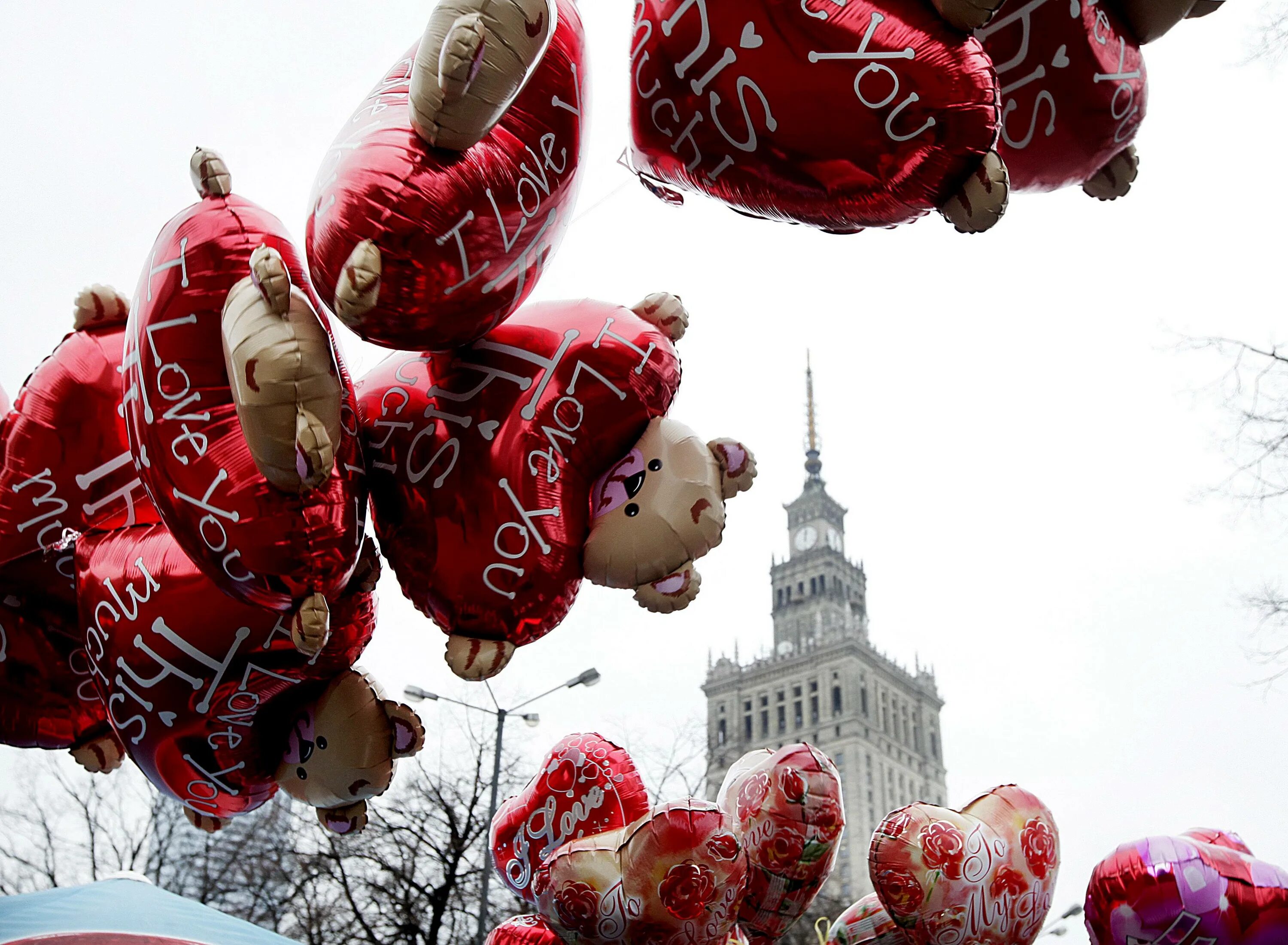 С днем всех влюбленных 14 февраля. С 14 февраля картинки. 14 02 праздник. Ангелочки на 14 февраля. В британии.